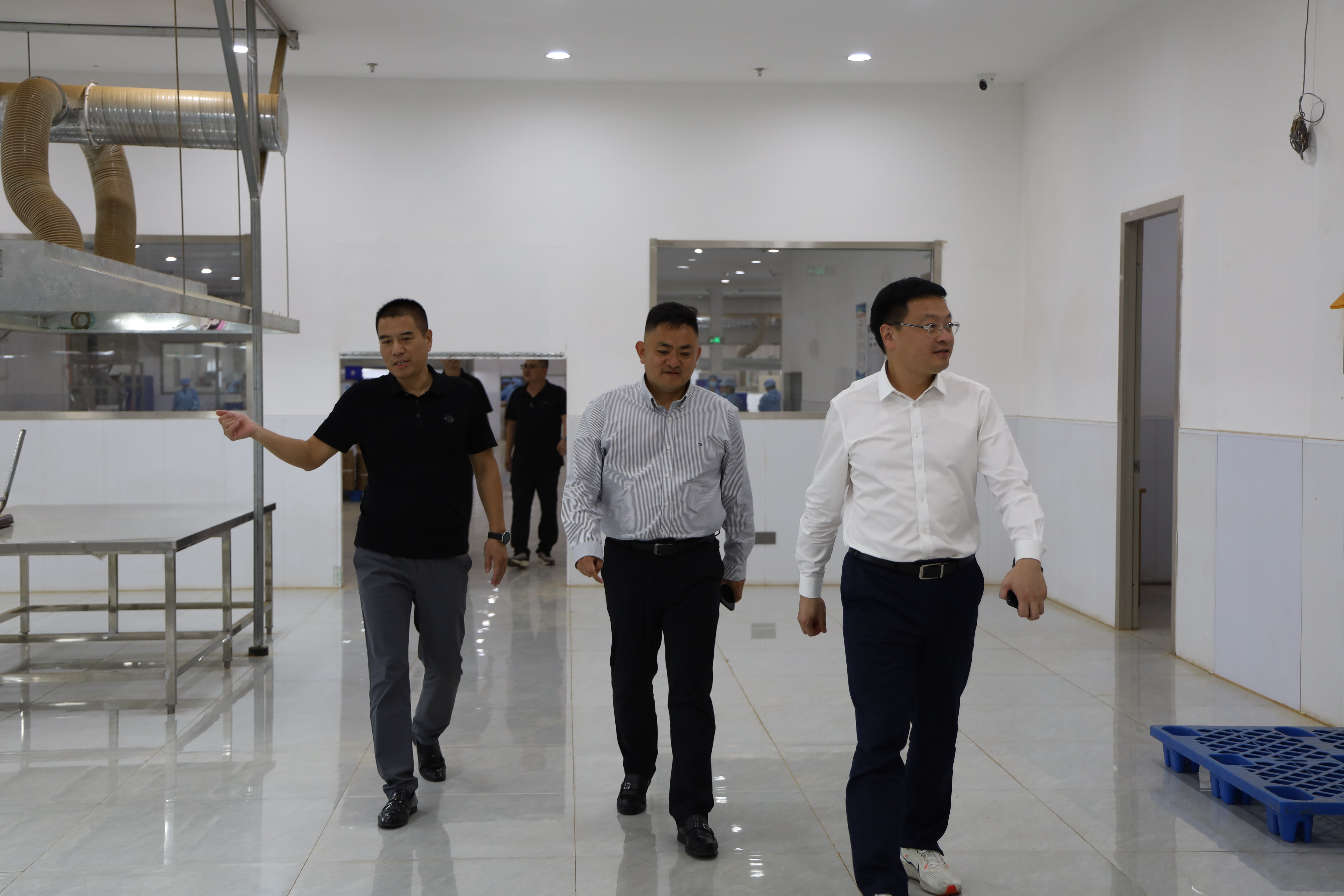中国传化物流集团总裁周升学一行莅临一杯香茶业参观指导